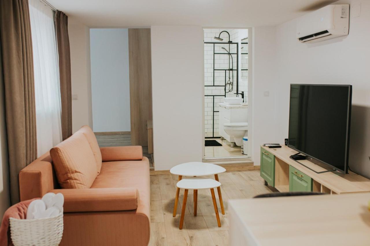 Regim Hotelier Lotusul Verde Oradea Exterior foto